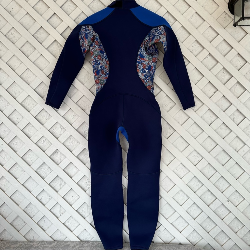 Blue Neoprene Wetsuit with Geometric Accents - Picture 5 of 14